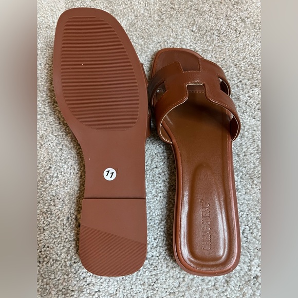 Amazon sandals - Picture 2 of 2